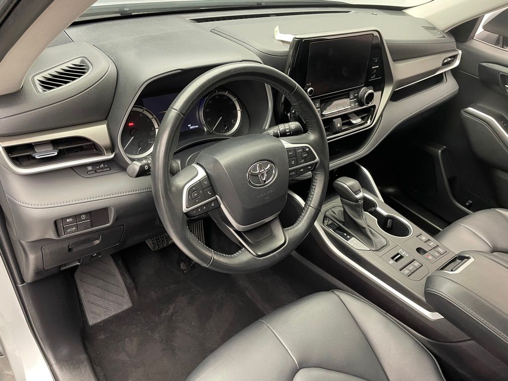 2023 Toyota Highlander XLE 11