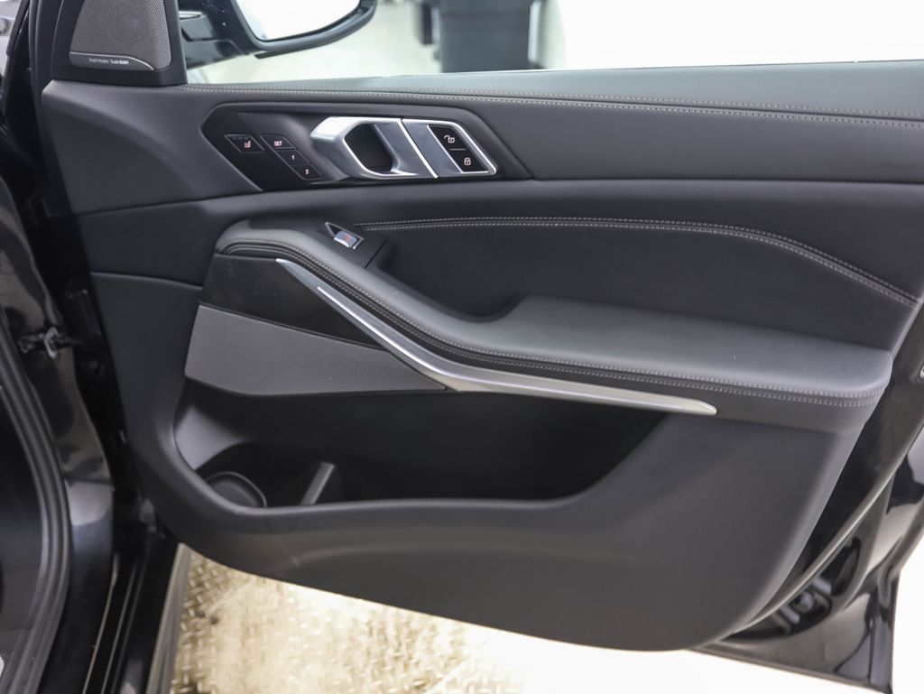 Thumbnail: 2024 BMW X7 - 31