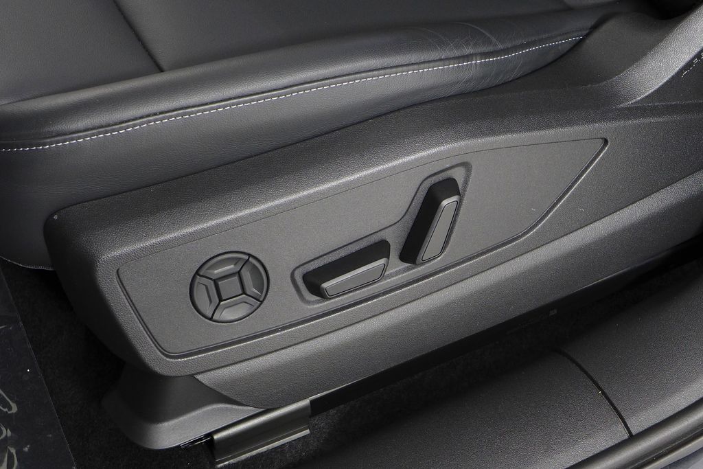 Thumbnail: 2025 Audi Q5 - 23
