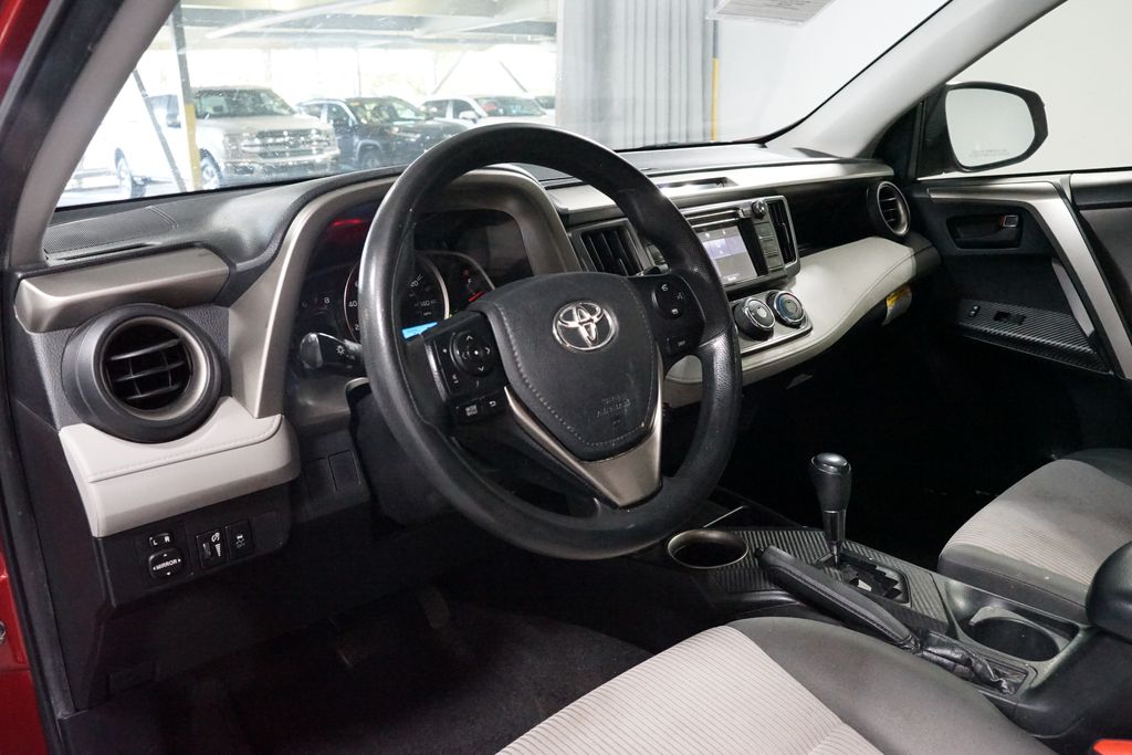 Thumbnail: 2015 Toyota RAV4 - 6