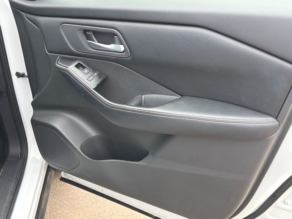 Used 2025 White Nissan SV image 14