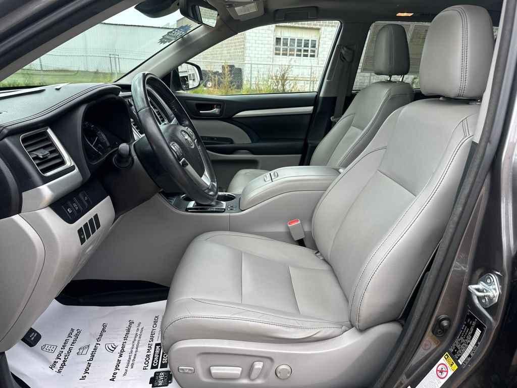 Used 2017 Toyota Highlander SUV