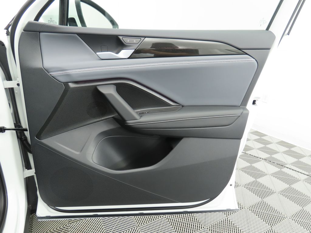 2025 Volkswagen Tiguan SE R-Line 27