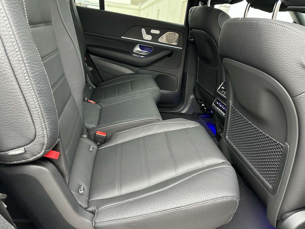 2025 Mercedes-Benz GLS 580 17