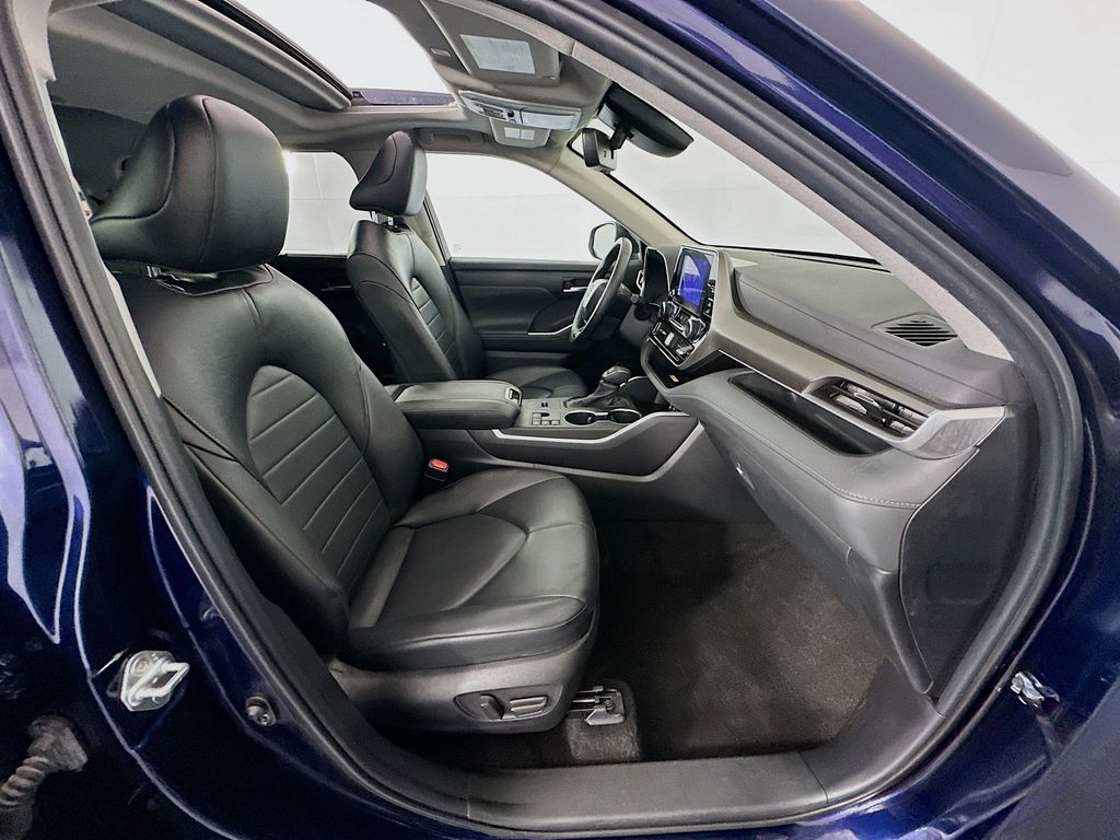 Thumbnail: 2024 Toyota Highlander - 30