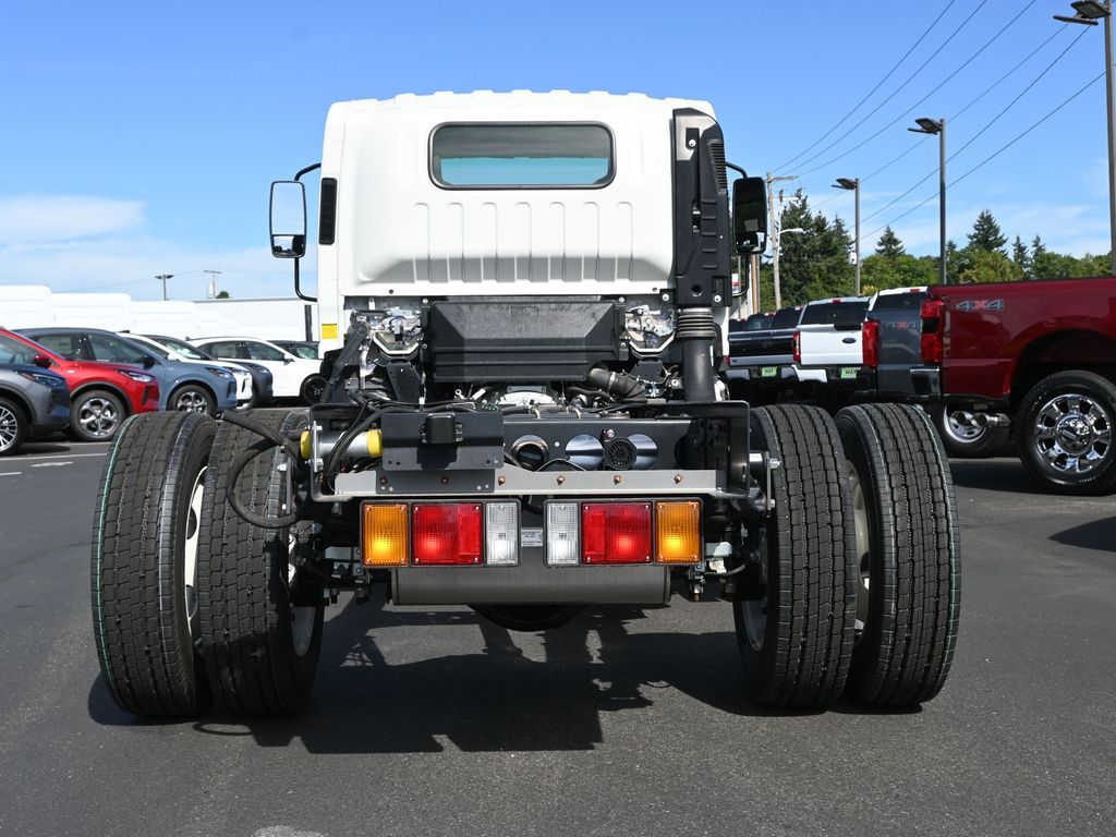 2025 Isuzu NRR 