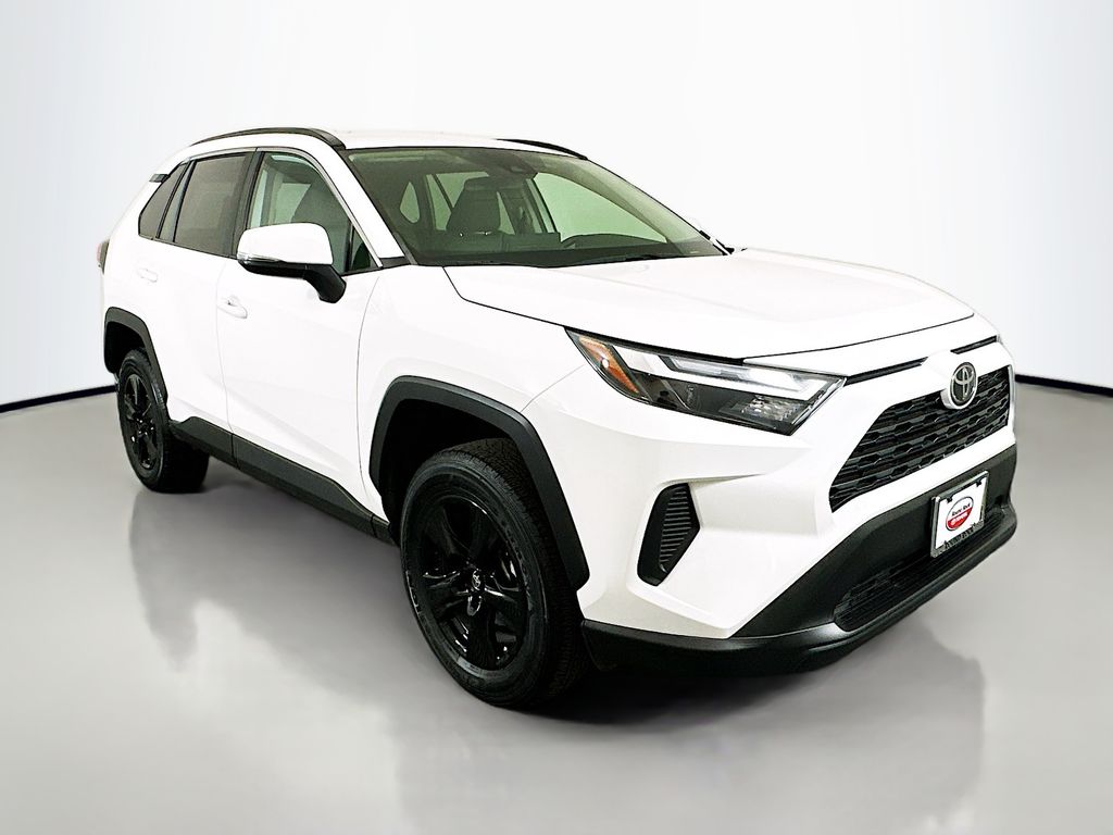 2022 Toyota RAV4 XLE 3