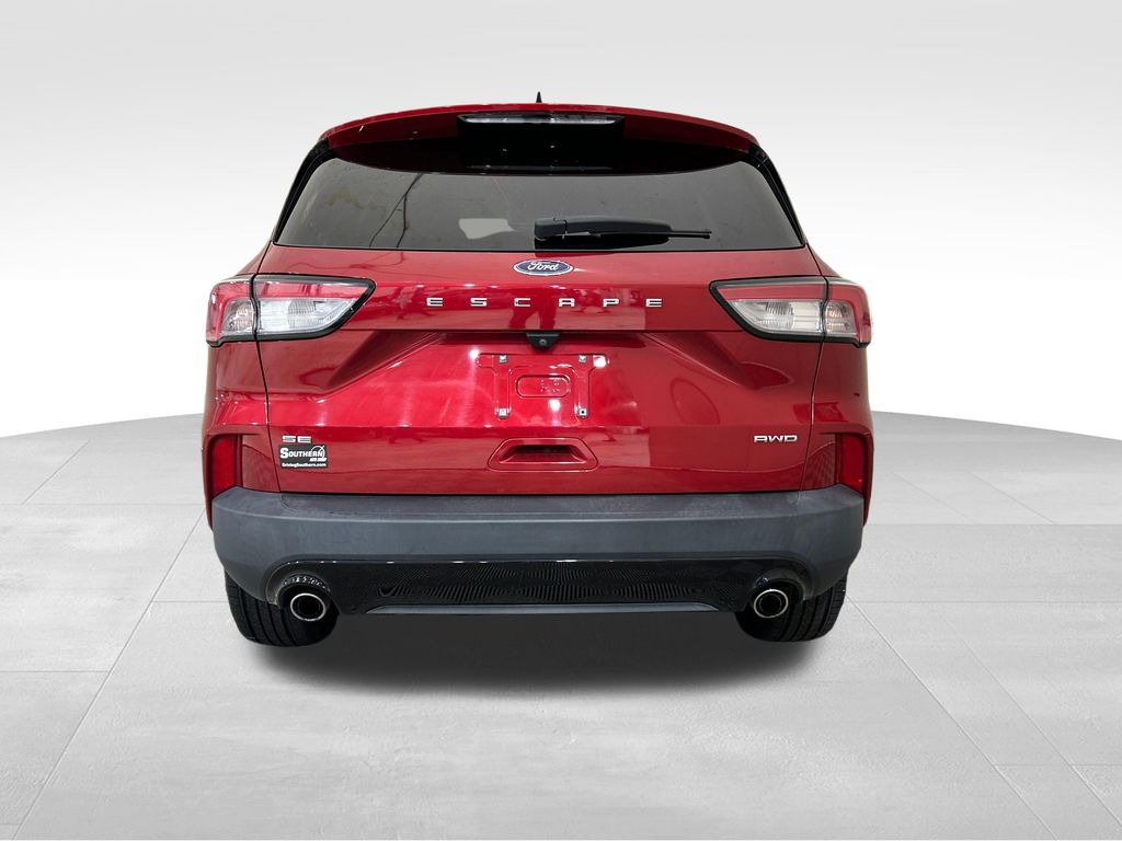 Used 2021 Red Ford SE image 4