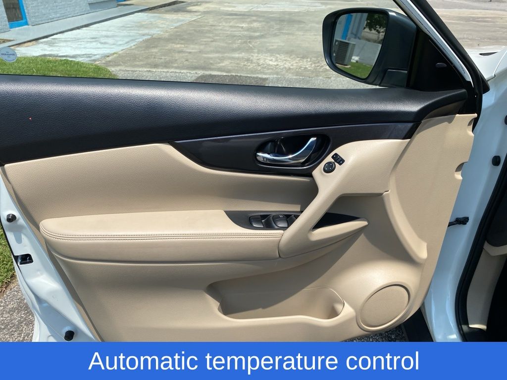 2019 Nissan Rogue SV - 10