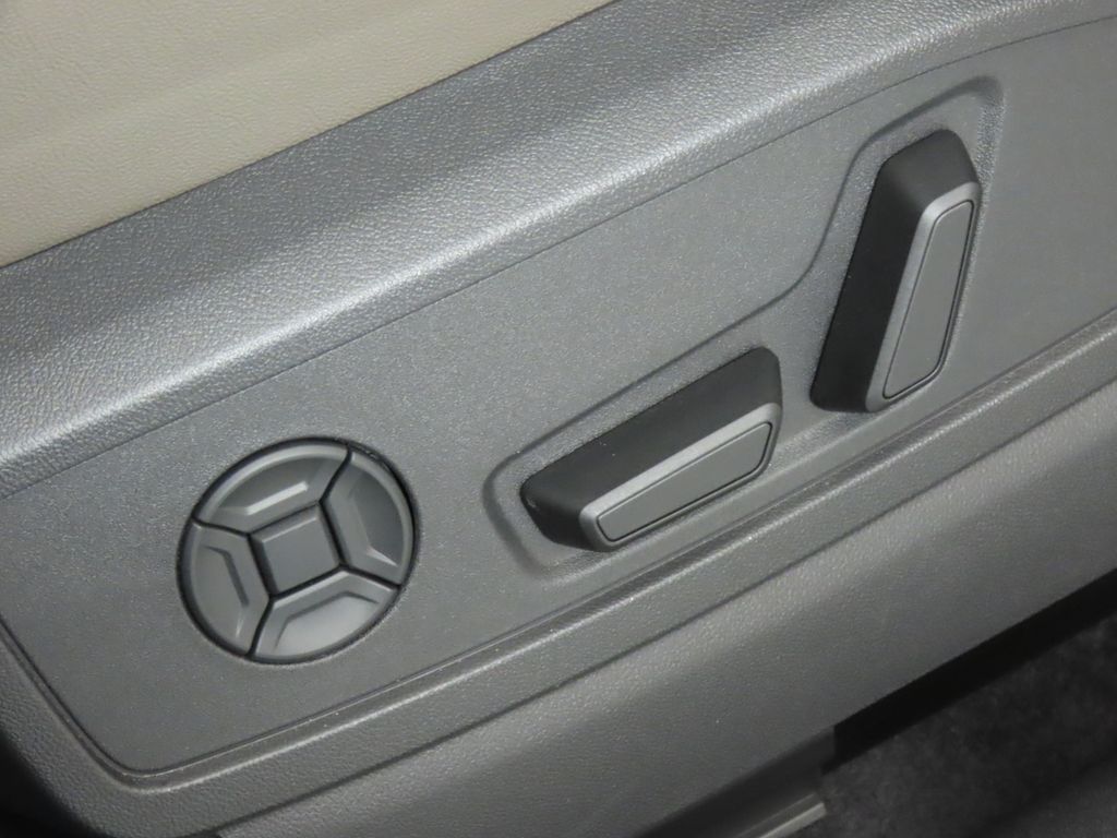 Thumbnail: 2025 Audi Q5 - 32