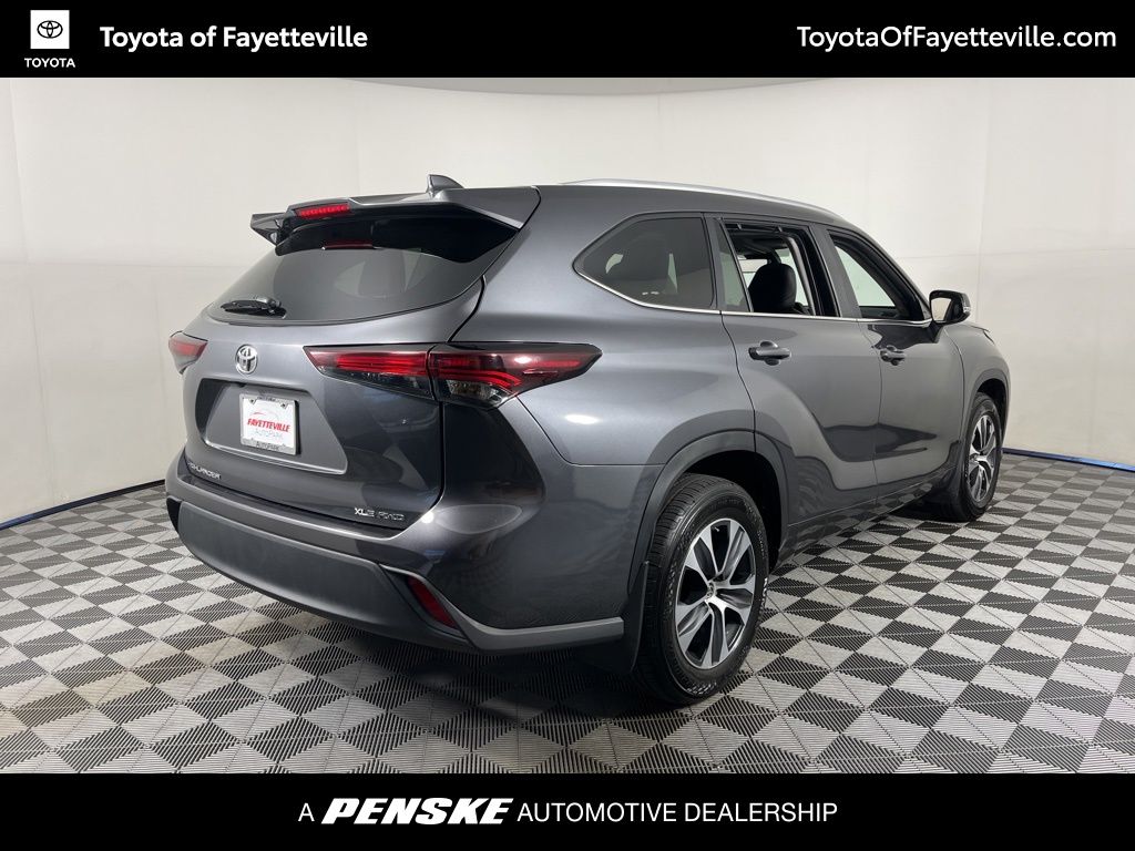 Thumbnail: 2024 Toyota Highlander - 18