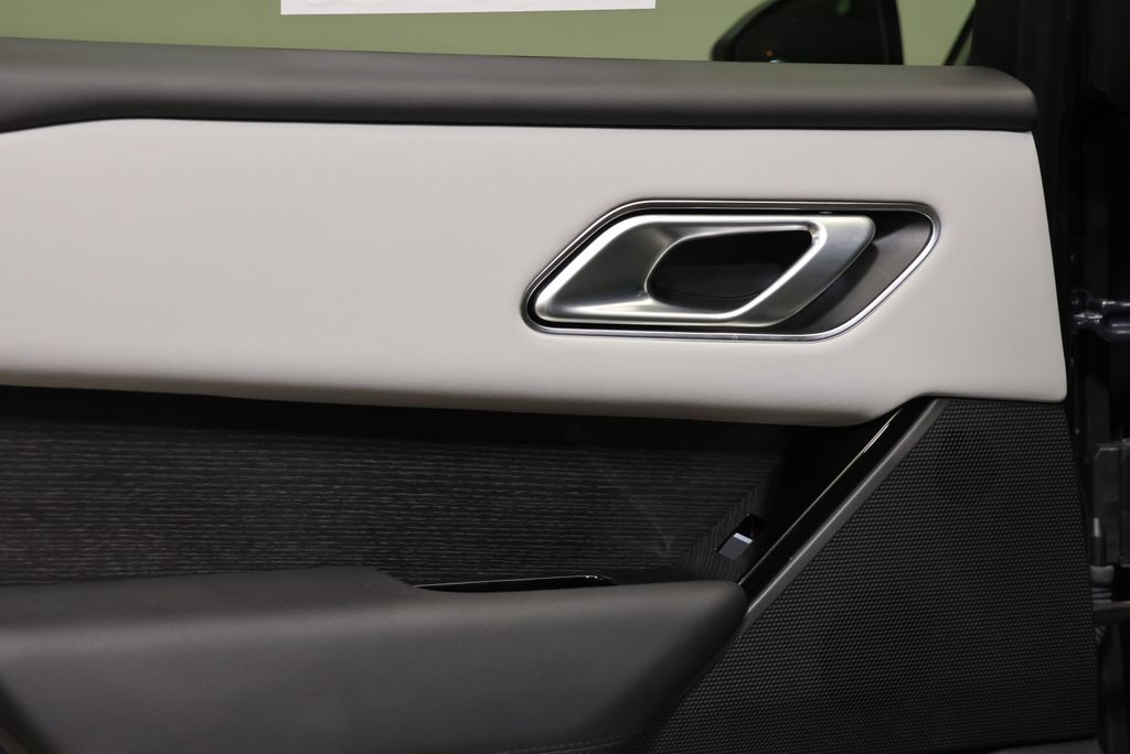 Thumbnail: 2026 Land Rover Range Rover Velar - 31