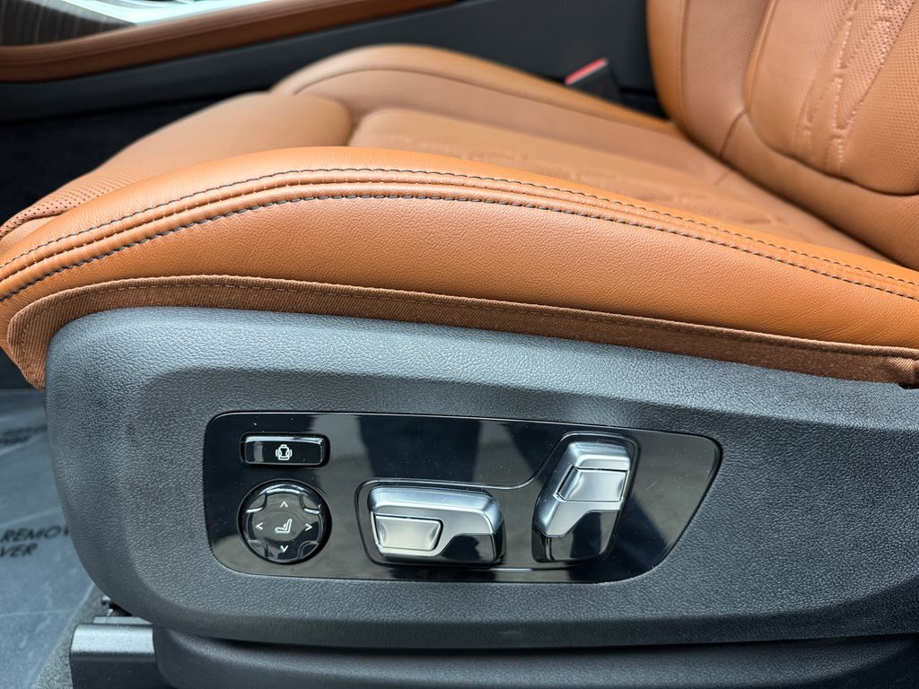 New 2026  BMW M60i image 12