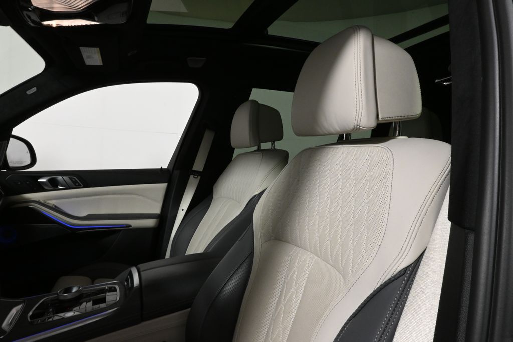 Thumbnail: 2023 BMW X7 - 4