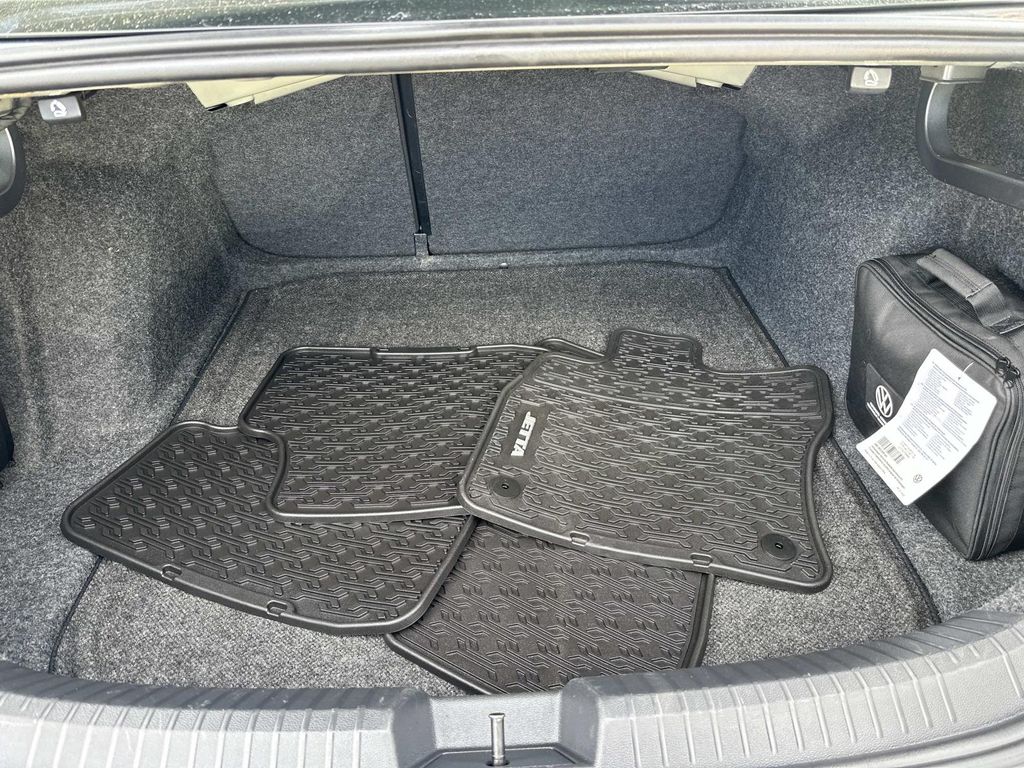 Thumbnail: 2022 Volkswagen Jetta - 27