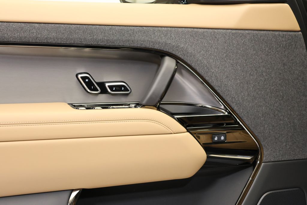 Thumbnail: 2026 Land Rover Range Rover Sport - 26
