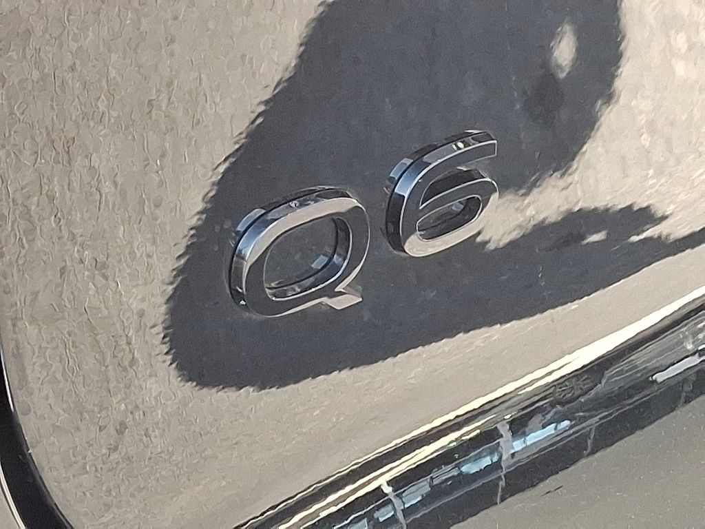 Thumbnail: 2025 Audi Q6 e-tron - 31