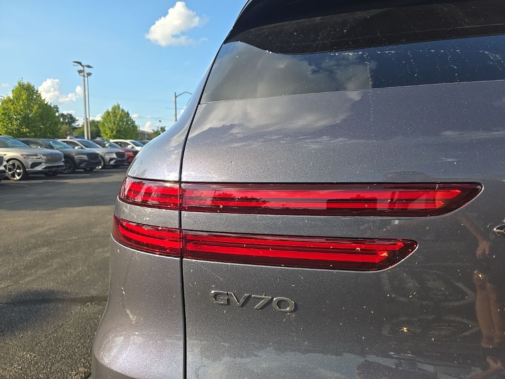 Thumbnail: 2026 Genesis GV70 - 10