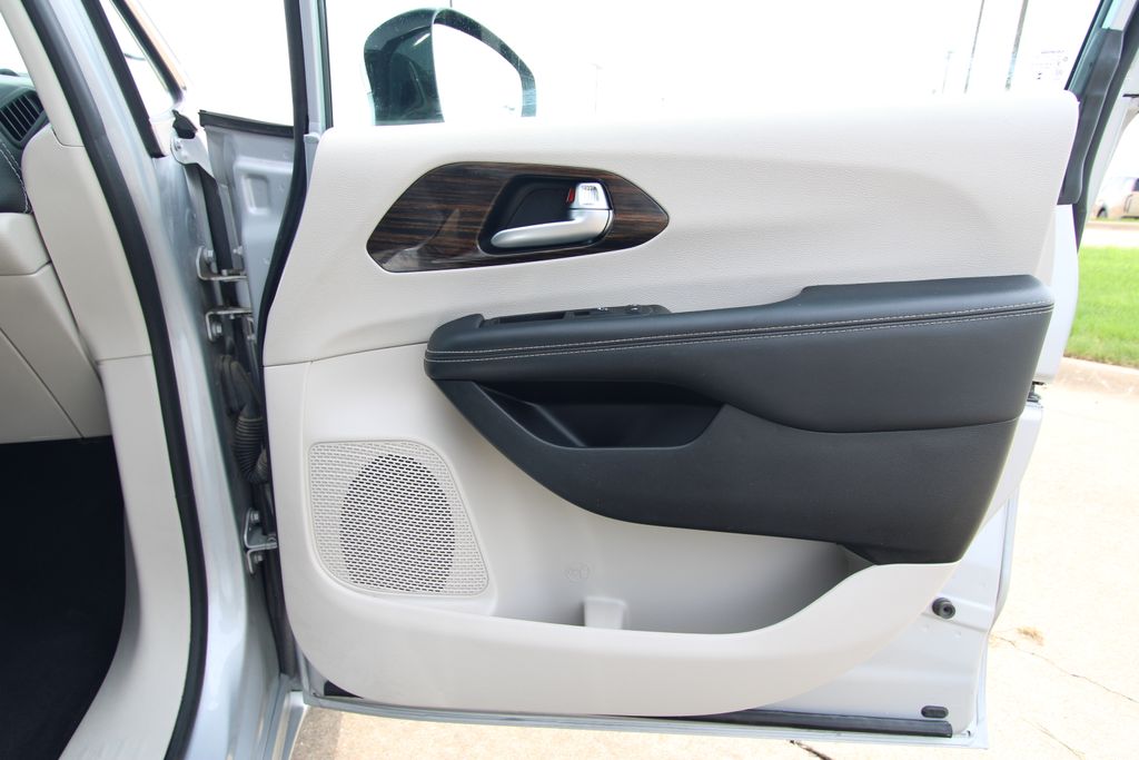 Used 2023 Chrysler Pacifica Hybrid Van
