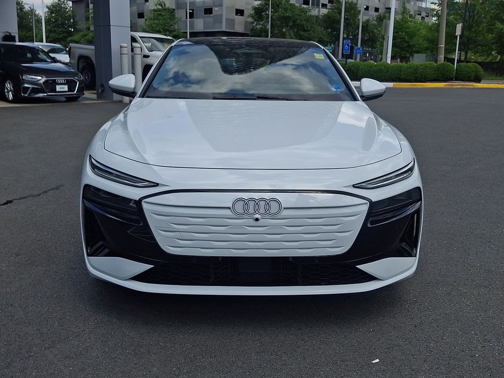 Thumbnail: 2025 Audi e-tron S - 2