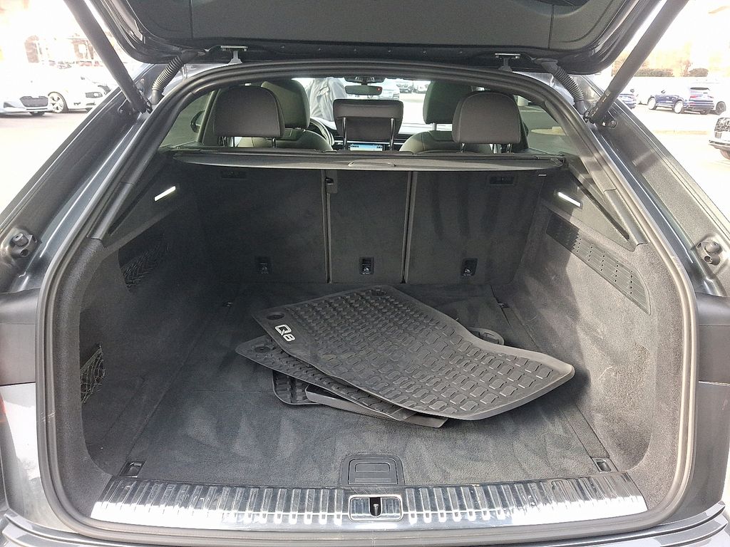 Thumbnail: 2022 Audi Q8 - 27