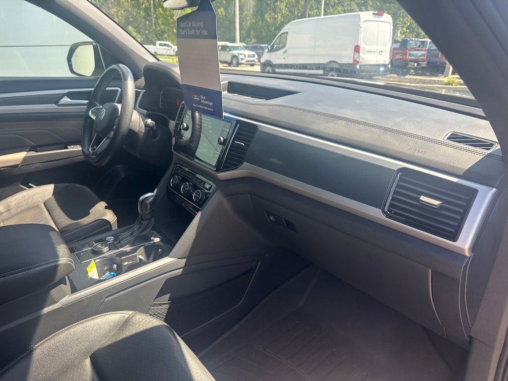 2023 Volkswagen Atlas Cross Sport 2.0T SEL R-Line Black