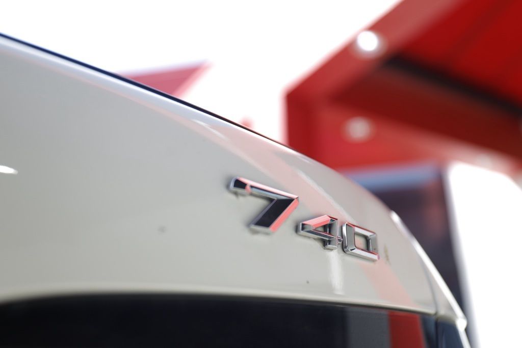 View vehicle photo 6