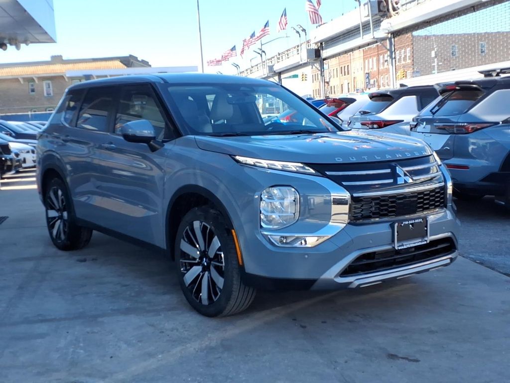2026 Mitsubishi Outlander SE