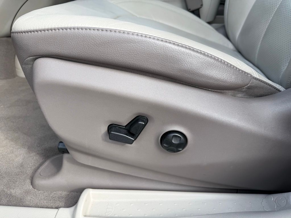 Thumbnail: 2017 Chrysler Pacifica - 15