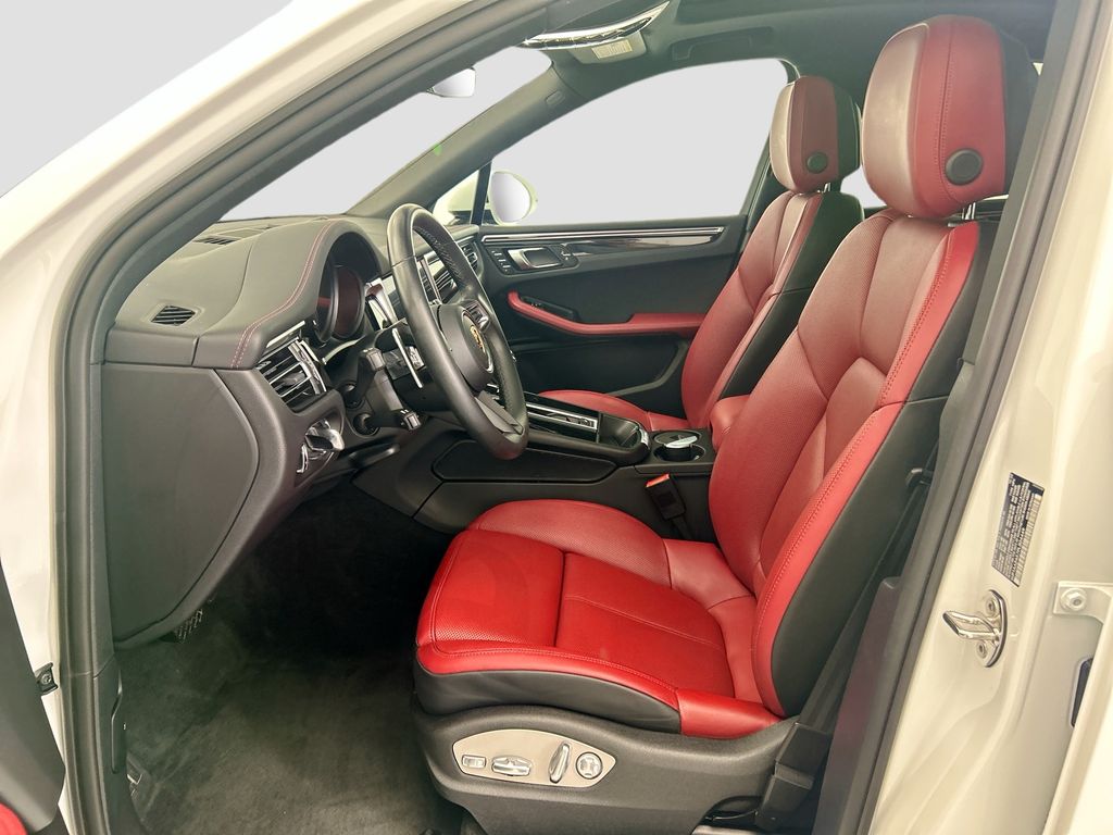 Thumbnail: 2023 Porsche Macan - 5