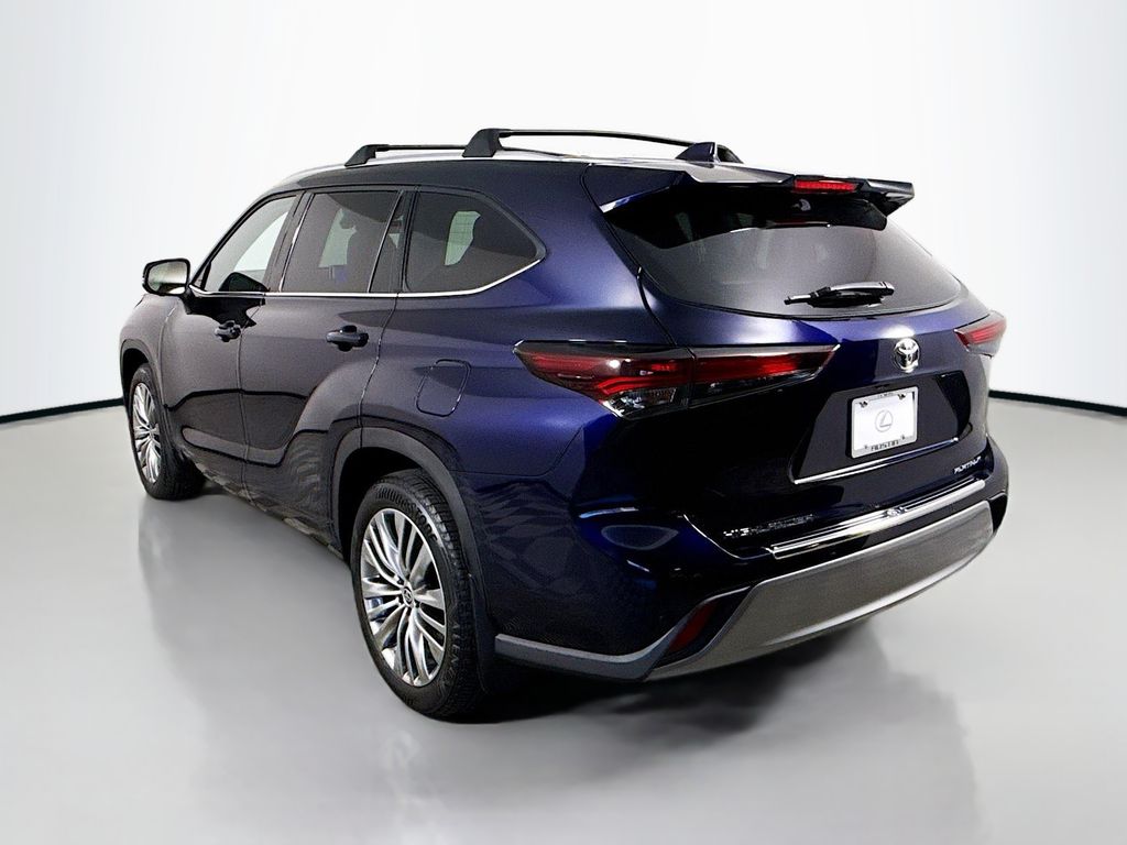 Thumbnail: 2024 Toyota Highlander - 7