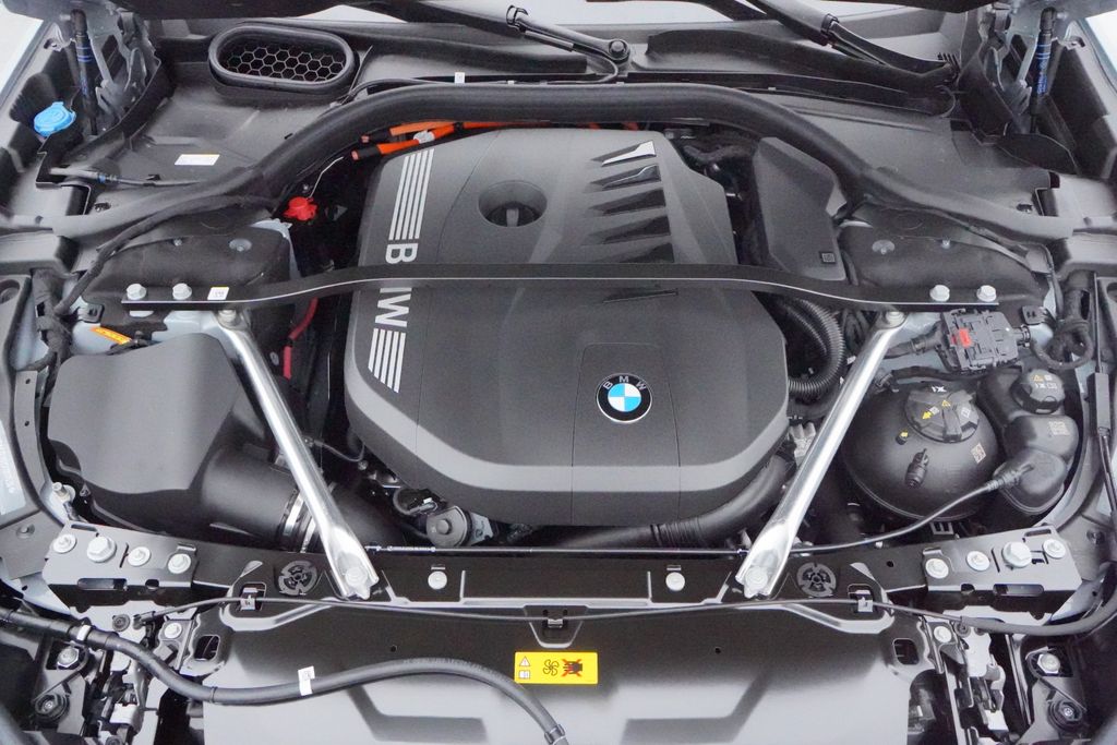 2025 BMW 7 Series 750e xDrive 22