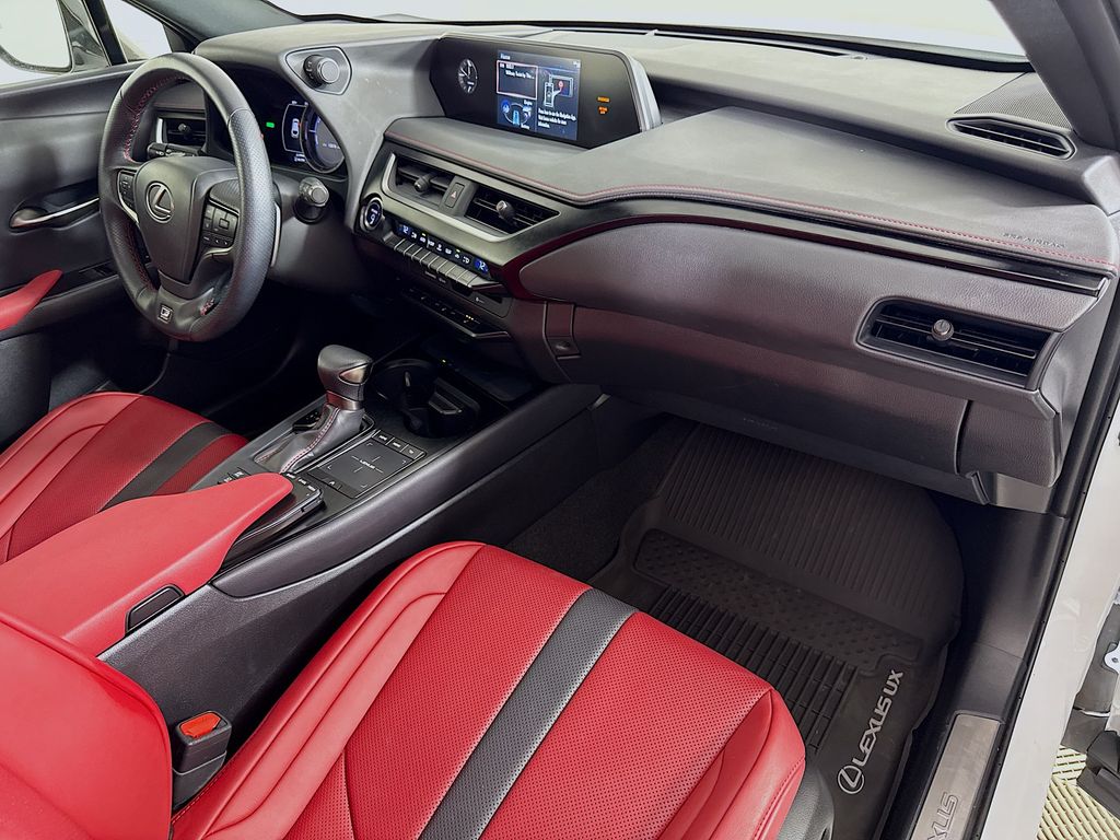 Thumbnail: 2022 Lexus UX - 29