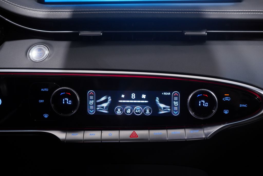 2024 Genesis GV70  13