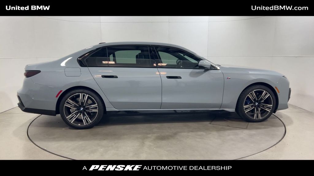 2025 BMW 7 Series 760i xDrive 9