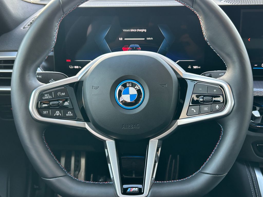 Thumbnail: 2025 BMW i4 - 18