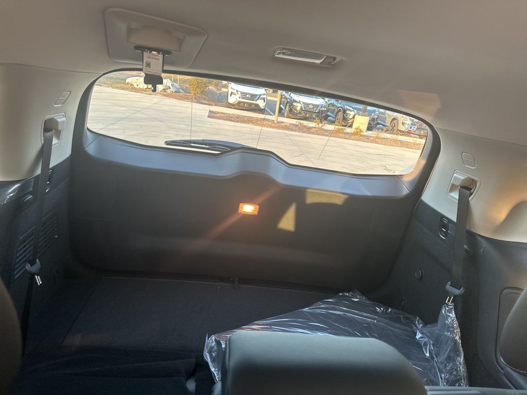 2025 Everest White Pearl Tricoat Nissan Pathfinder SL FWD SUV