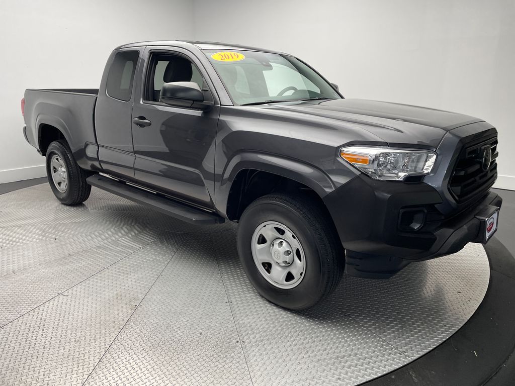 Thumbnail: 2019 Toyota Tacoma - 3