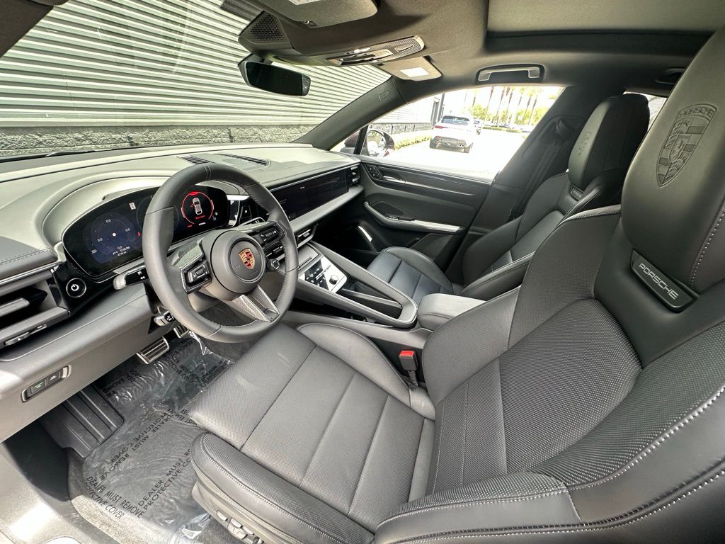 Thumbnail: 2025 Porsche Macan - 4