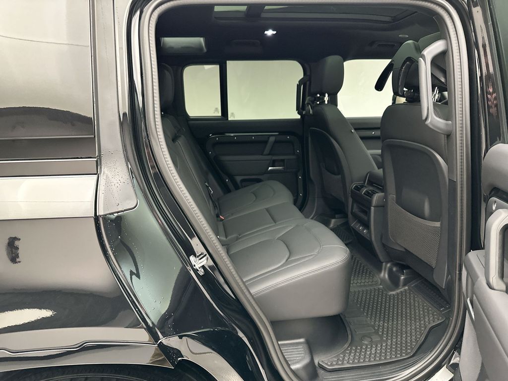 2025 Land Rover Defender 110 7