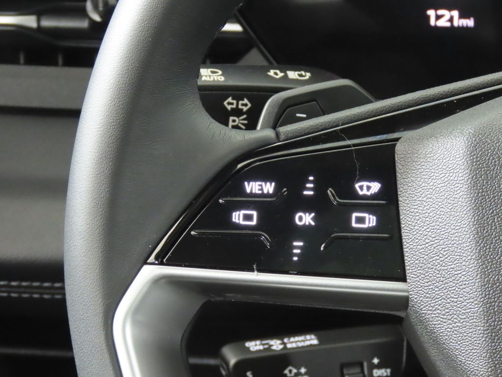 Thumbnail: 2025 Audi Q6 e-tron - 14