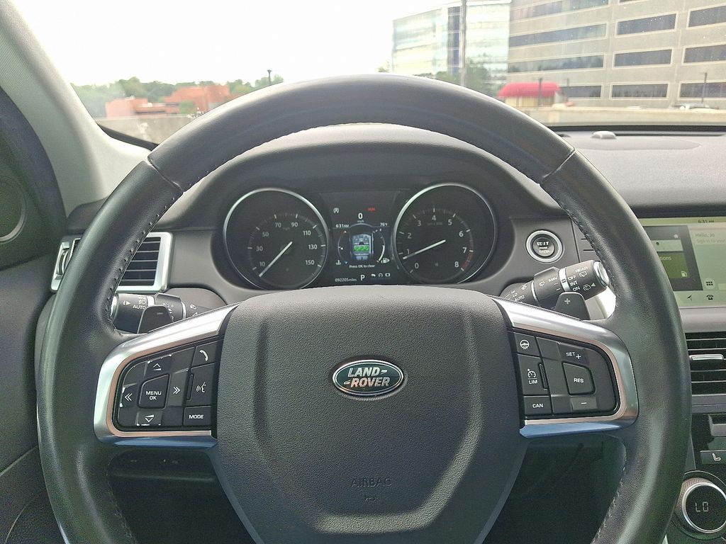 Thumbnail: 2018 Land Rover Discovery Sport - 12