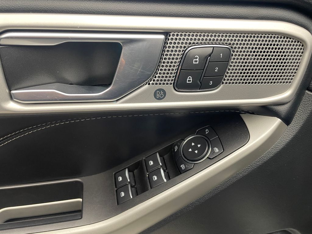 Thumbnail: 2022 Ford Explorer - 11