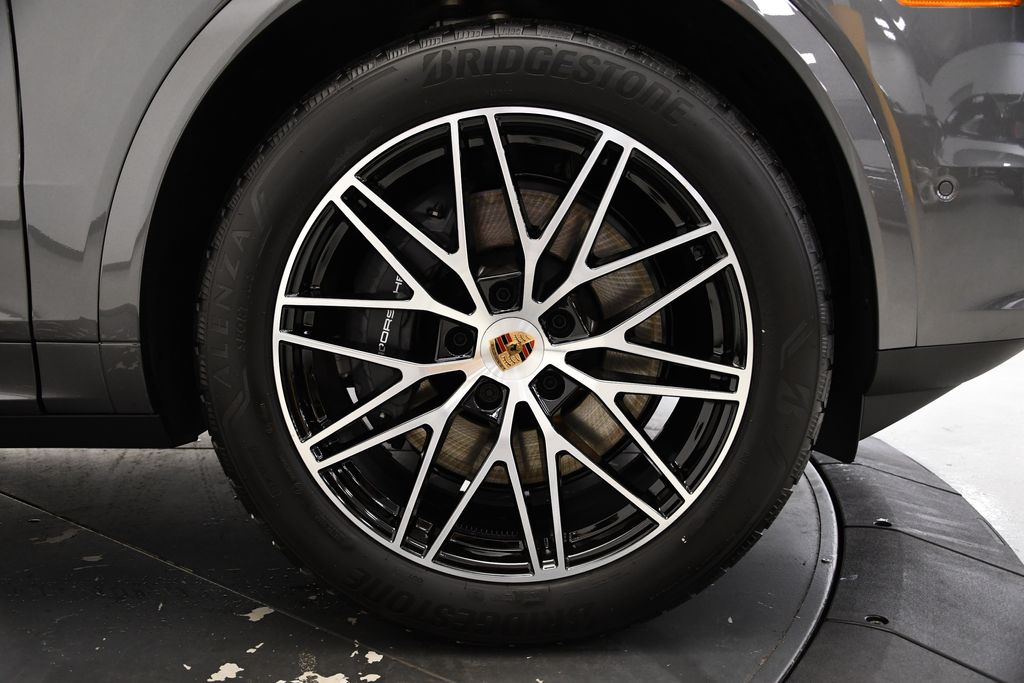 Thumbnail: 2025 Porsche  - 14