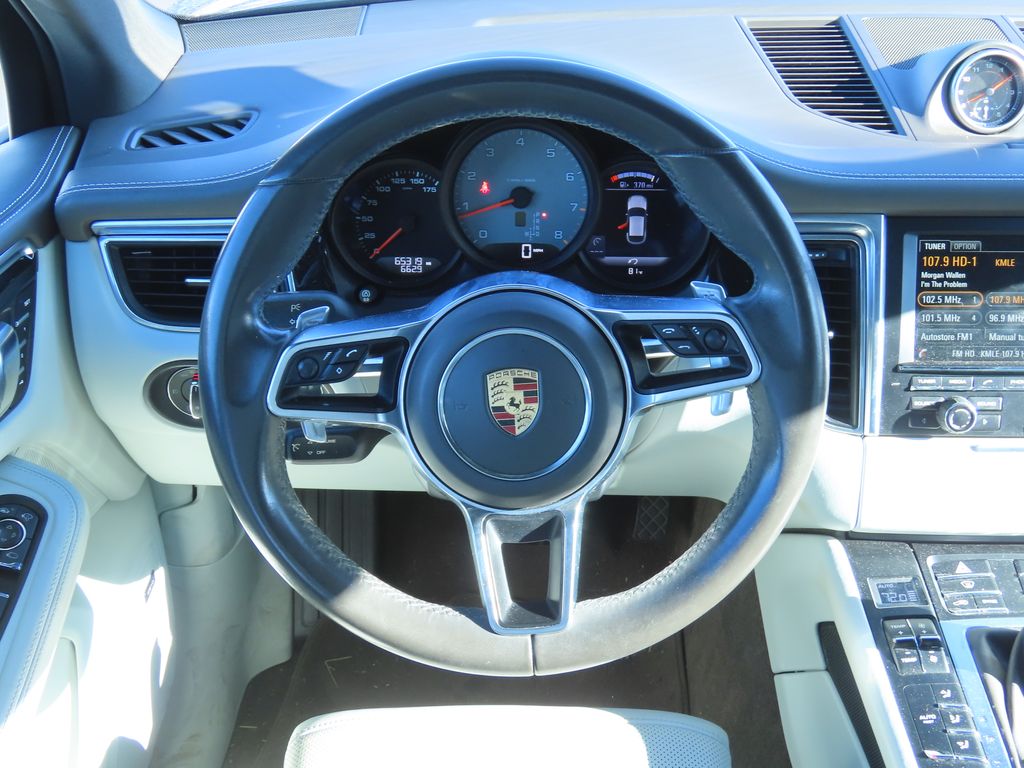Thumbnail: 2016 Porsche Macan - 6