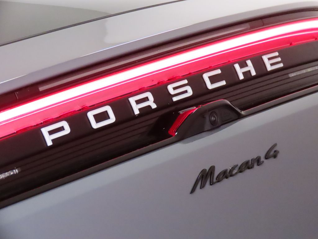 Thumbnail: 2025 Porsche Macan - 12