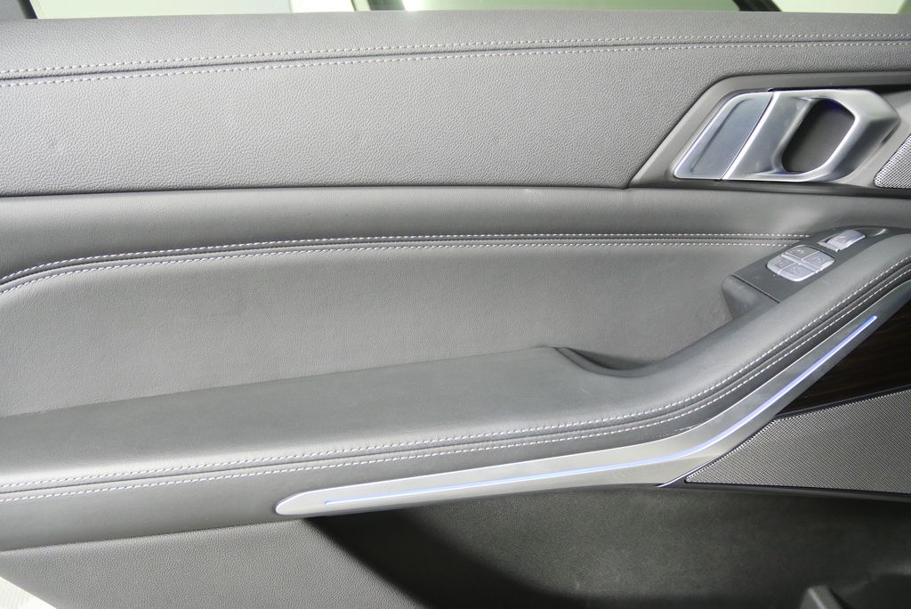 Thumbnail: 2021 BMW X7 - 14