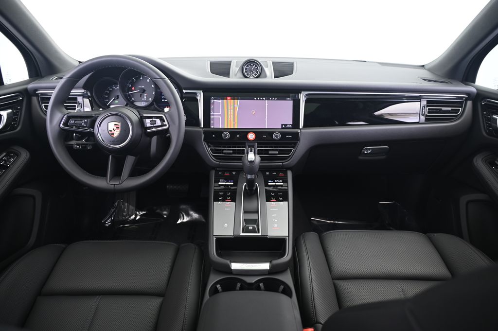 Thumbnail: 2025 Porsche Macan - 31