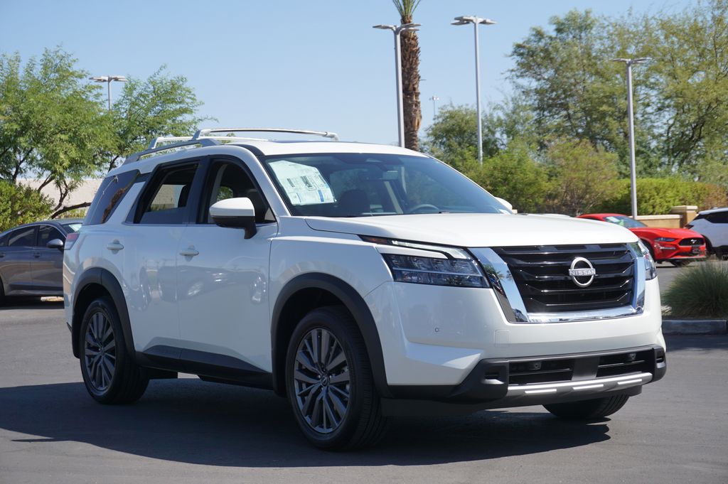 2024 Nissan Pathfinder SL 4