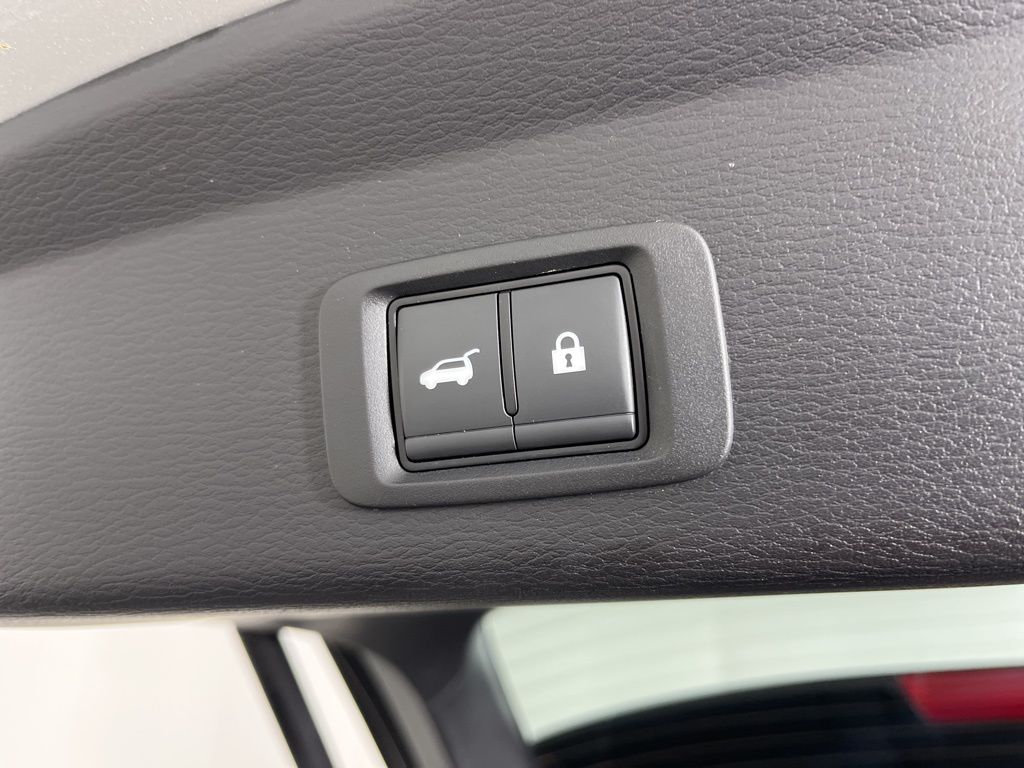 Thumbnail: 2024 Mitsubishi Outlander - 9